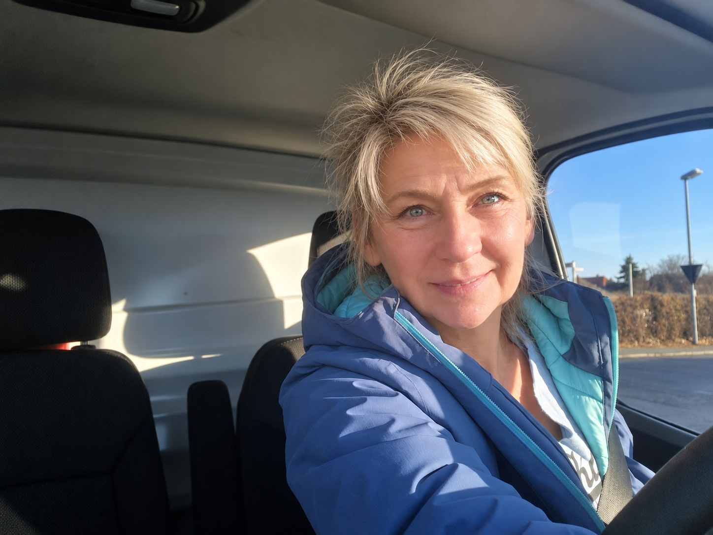Katrin Winkelmann unterwegs im Auto